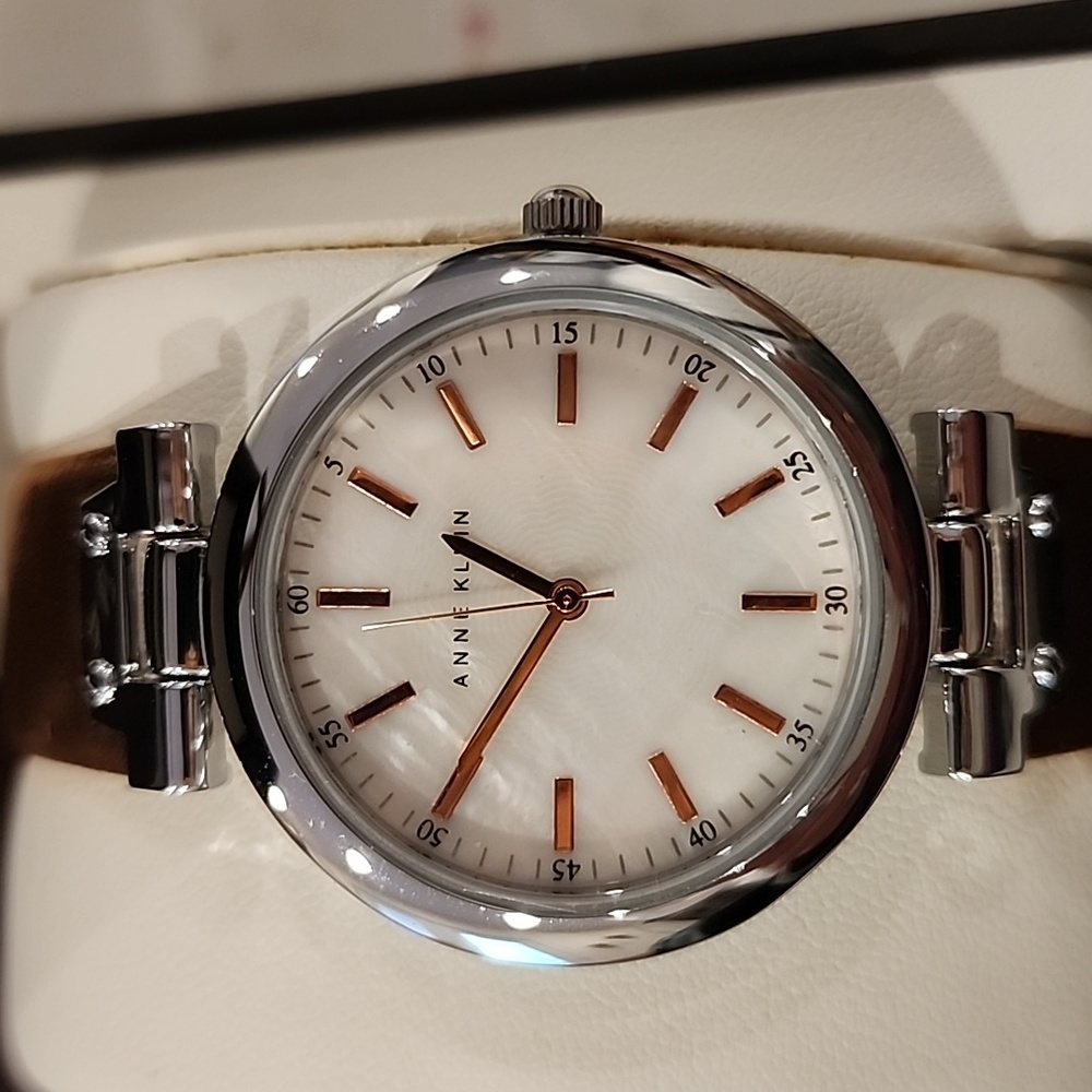 Watch - Picture 2 of 4